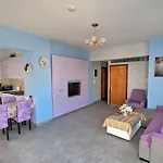 Mary's - Close To Port, Beaches *