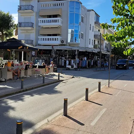 Mary's - Close To Port, Beaches *